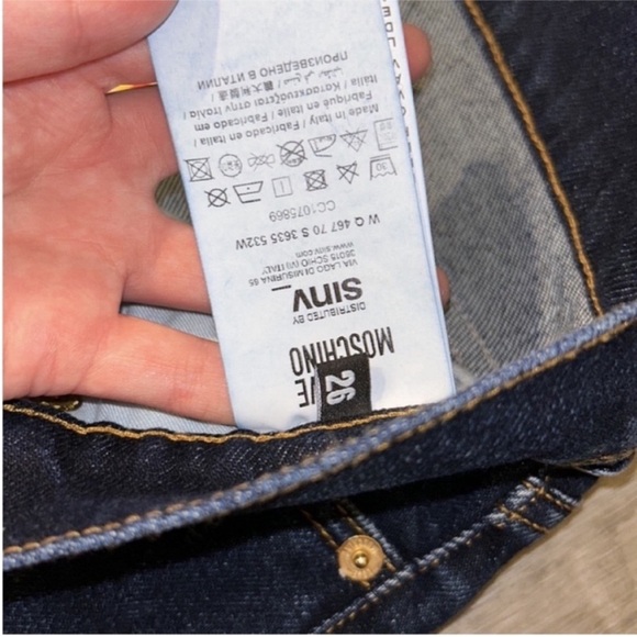 ❤️🔥FIRM PRICE❤️🔥 Authentic Love Moschino Straight Leg blue jeans - Picture 8 of 11